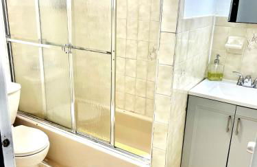 2 Bedroom Apt in LIC, Private WITH BACKYARD ! - Foto 9