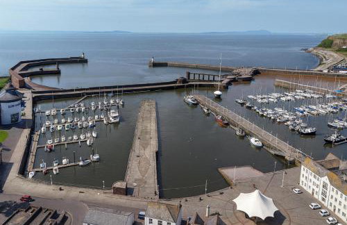 Coastal Haven - Steps From Beach - Photo 6