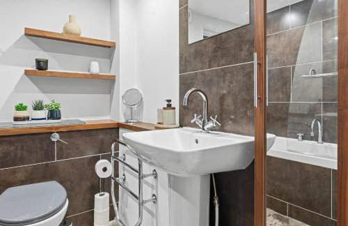 Luxe Victorian Spacious Home Sefton Park with Parking - Foto 16