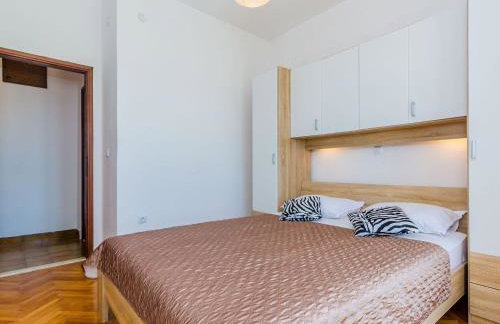 Villa Dalmatian Gem - Two-Bedroom Villa with Terrace and Swimming Pool - Photo 10