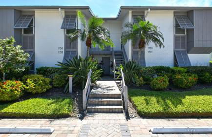 1128 PL Escape to this Pondside Paradise - Foto 1