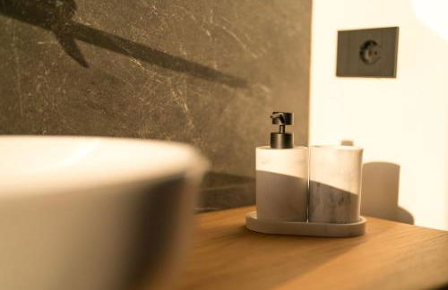 DN ART ROYALE - APT D first floor with lake view terrace and hot tub - APT N ground floor with internal whirpool - Foto 33