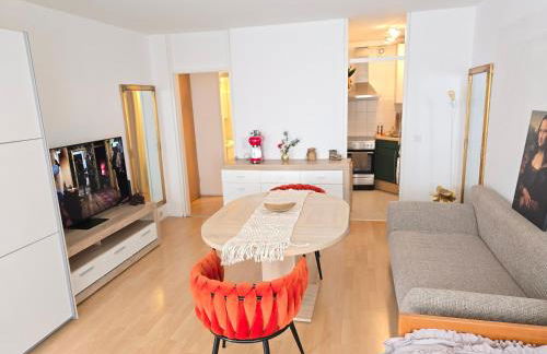 2 x Apartments bei Augsburger Platz 1x Nr 5 - Studio Apartment mit Balkon und Parkplatz und 1 x Nr5-B - 2 ZW ohne Balkon und Parkplatz - Foto 2