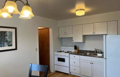 Prime Location Amazing Unit Close to Downtown - 2 queen beds - Photo 12