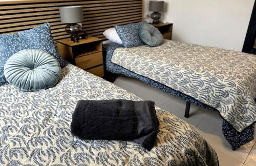 Luxury 2-Bed Marina Apartment - Photo 22