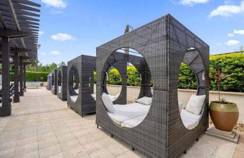 Cozy & Elegant 4BR Enchanted Townhouse - 1 Mile to Disney with Resort Pool, Gym, & Jacuzzi - Photo 56