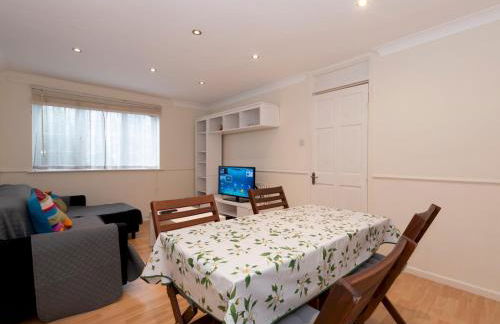Spacious 3-Bed Home Woolwich O2 Crossrail - Pass the Keys - Foto 5