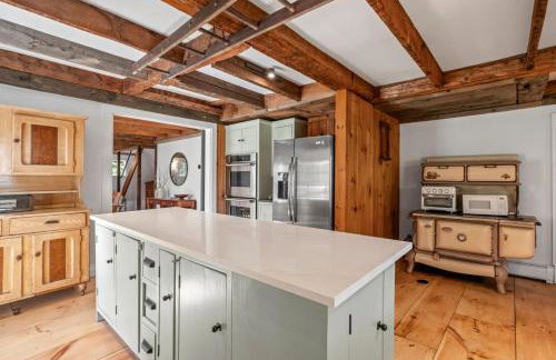 Modern Lux Cabin w Mtn Views and Fire Pit - Foto 53