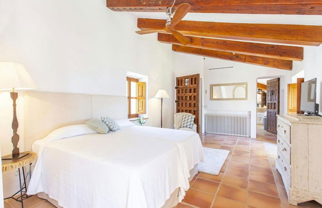 Stunning Farmhouse With Private Pool - Photo 10