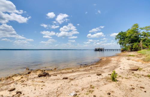 Fishermans Paradise Lake-View Home in Many! - Foto 27