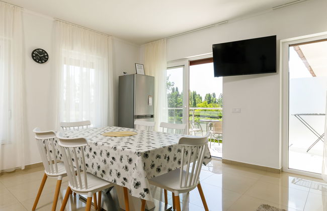 2 bedroom Apartment in Balatonszárszó with garden - Photo 4
