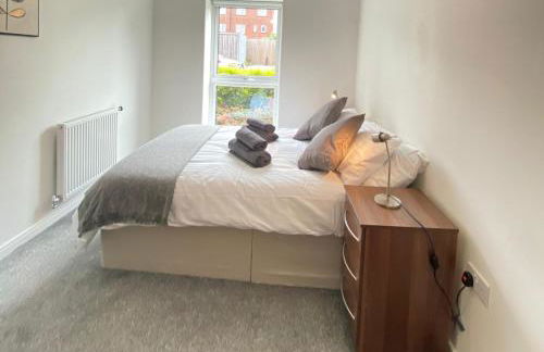 2 Double beds OR 4 Singles, 2 Bathrooms, FREE PARKING, Smart TV's, Close to Gunwharf Quays, Beach & Historic Dockyard - Foto 18