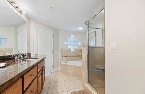 Ocean View Next to Pool and Amenities Corner Unit 3 Balconies OW20-201 - Foto 37