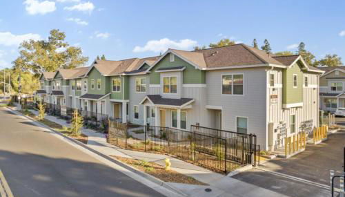 Modern Spacious Pool Apartment PET FRIENDLY - Photo 2