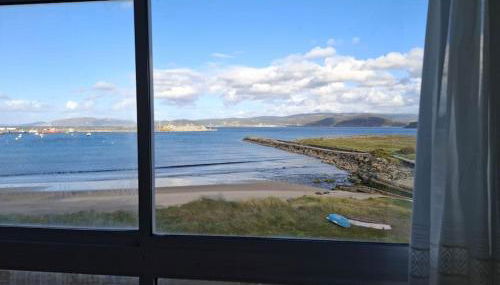 Piso primera línea de playa y vistas al mar en Cariño - Foto 3