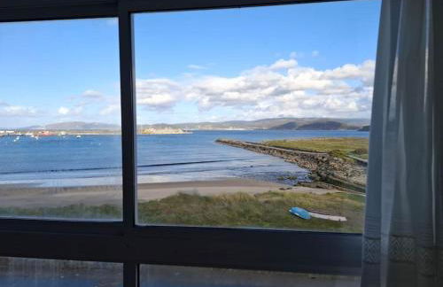 Piso primera línea de playa y vistas al mar en Cariño - Foto 3