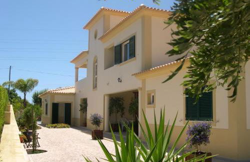 VILLA EBER - independent 1 & 2 bedroom apartments, pool, air con, fast Wi-Fi, near old town of Albufeira and beaches - Foto 13