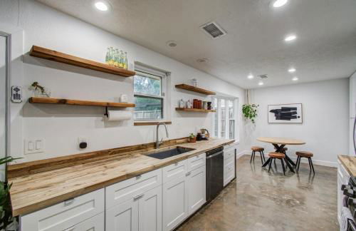 Rustic Modern Escape - 4BD-2BA with Pool & Patio - Foto 11
