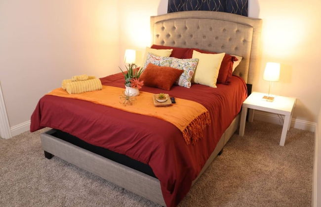 Spacious Home w Putting Green -for Extended Stays - Photo 30