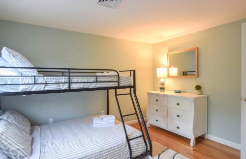 Dogs welcome huge yard right next to Rail Trail - Foto 24