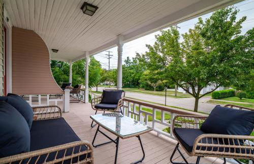 Historic District w Fully Stocked Kitchen and Sleeps 6 - Photo 18