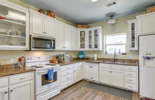 Steps to Crystal Beach! Family and Pet-Friendly Home - Foto 18