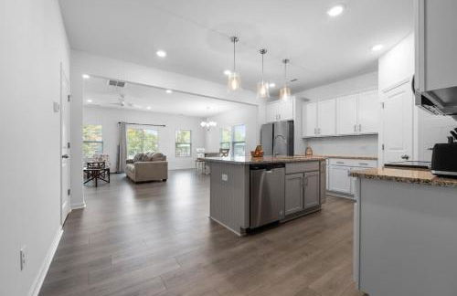 Brand New Townhome 2024 Great Deal - Foto 4