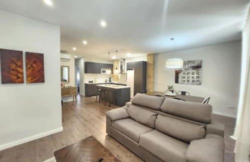 New! Designer apartment in center with fast Wi-fi - Photo 1