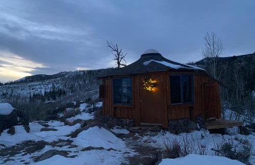 Red-tail Roundhouse at 22 West Cabins and Recreation - Foto 15