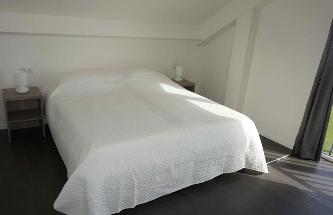 Exclusive Apartment on the Ground Floor Directly Located on the Water - Foto 4