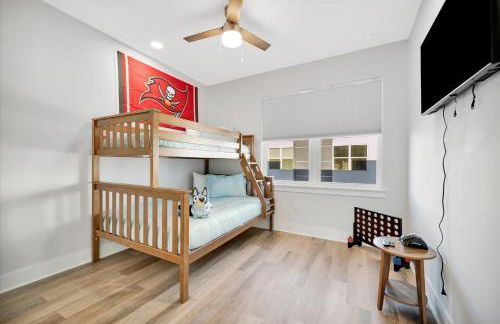 4br3ba Modern Sleeps 10 8 Minutes to Raymond James - Foto 13