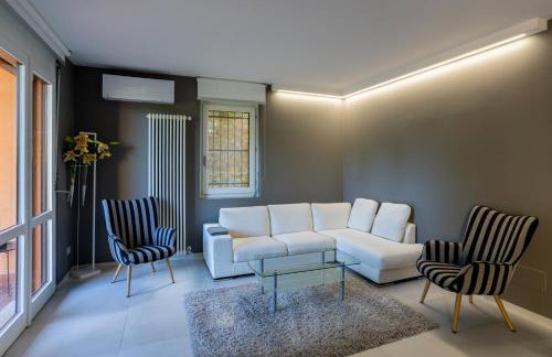 Elegant & Comfortable Modern Home with swimming pool - Foto 28