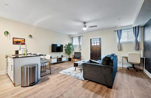 King Bed Suite With Free Parking, Step Free Access - Foto 8