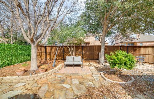 Great for Gatherings! Stylish Allen Home with Patio - Foto 36