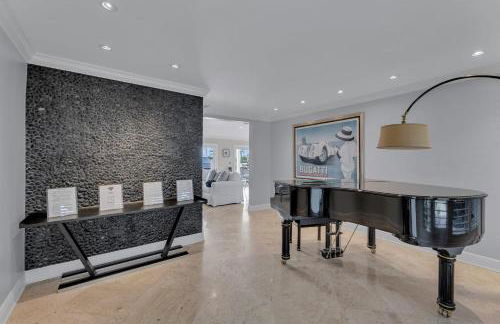 New Royal 80ft Waterfront Wlk2Beach HotPool Spa KitchenBBQ - Foto 28