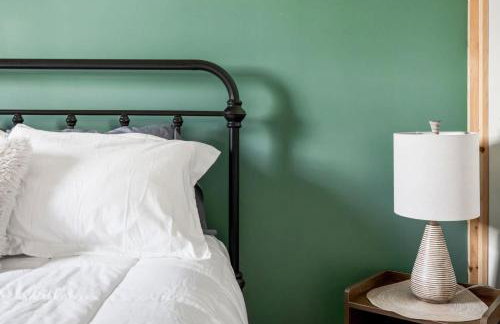 Cozy Cabin w Lake, Hot Tub, Huge Deck & Fire Pit - Foto 23