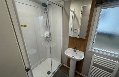 Stylish large static caravan gold rated 3BR Slp 8 - Foto 8