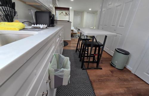 Harvard Sq 5min walk to main gate sleeps 6 free one car parking - Foto 6