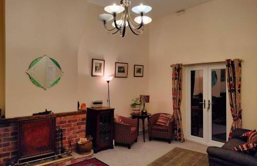 Georgian Style Apartment - Photo 4