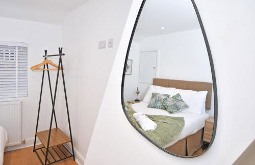 Chapel House by YourStays - Two bed cottage in Market Town of Sandbach, high end finish - Photo 22