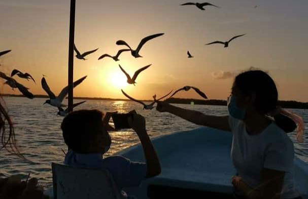Paseo en barco al atardecer - Foto 4