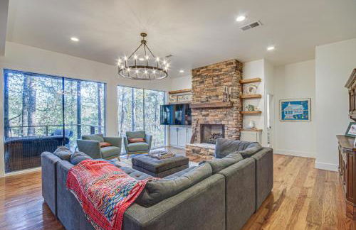 Waterfront Terry Home with 3 Decks and Hot Tub! - Foto 5