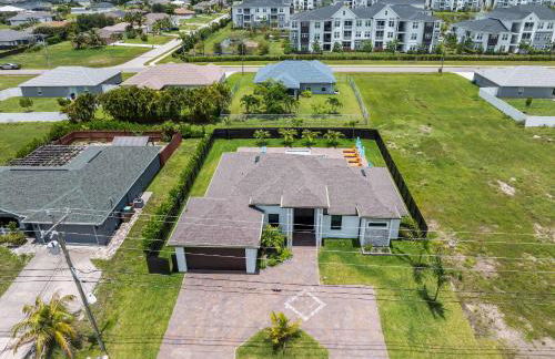 Brand-New - Contemporary Gem-Pool Game Room BBQ - Foto 47