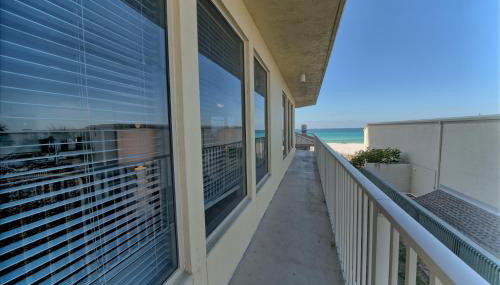 Modern Oceanfront Retreat, Spacious Balcony - 0207 3 Bedroom Condo by RedAwning - Foto 4