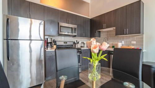 Skyline 2BR in South Loop with Optional Parking & Gym Access Near Museum Campus and McCormick Place - Foto 2