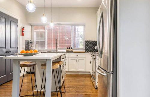 Chic 4BR 3BA Historic Home Near Country Club Plaza - Photo 46