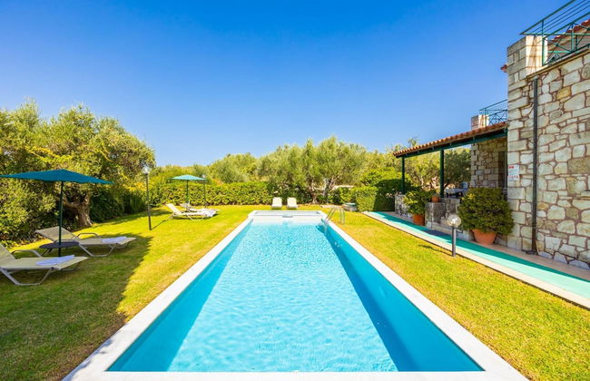 Villa Dimitris Large Private Pool Walk to Beach Sea Views A C Wifi Car Not Required Eco-frien - 1923 - Foto 26