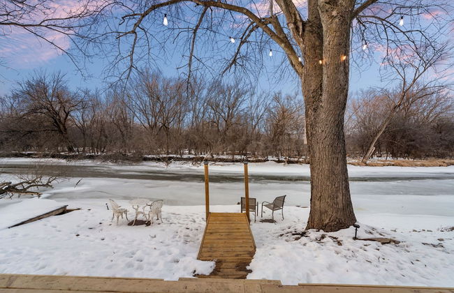 Cozy 3BR Cabin With Hot Tub on Nippersink Creek - Foto 42