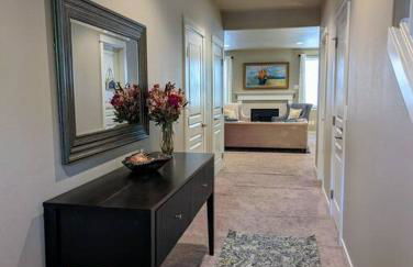 Spacious 3-bedroom home with outdoor space - Photo 2