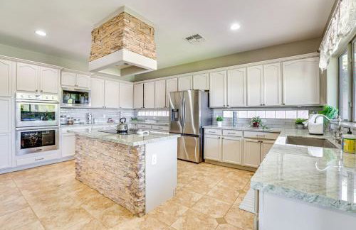 Luxe Mtn-View Mansion with Hot Tub in Phoenix! - Foto 11